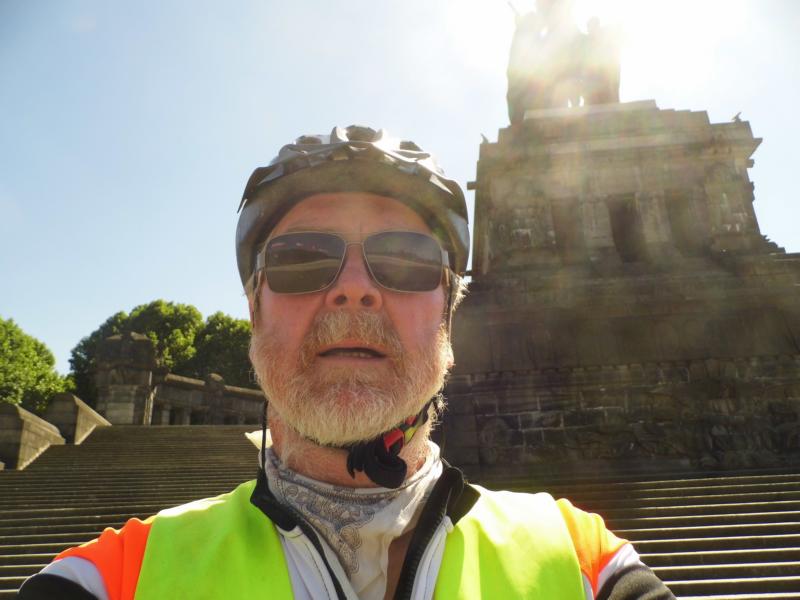 Wolfgang mit Fahrradhelm und Sonnenbrille in Koblenz